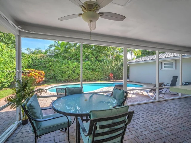 4851 N 37th St, Hollywood FL 33021