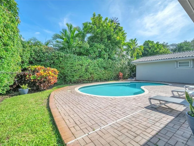 4851 N 37th St, Hollywood FL 33021