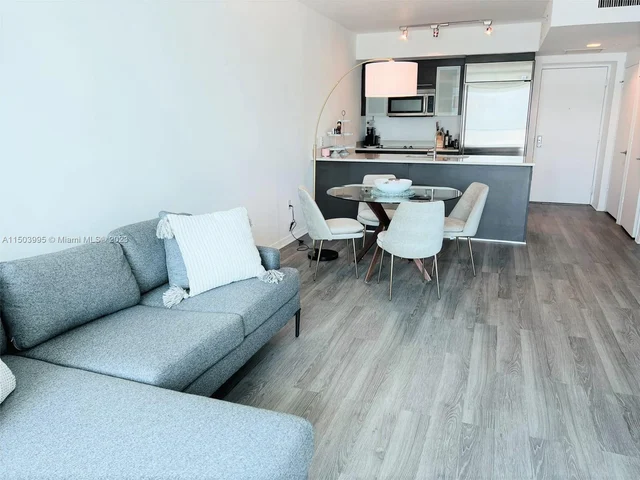 55 SE 6th St # 1704, Miami FL 33131