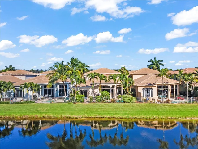 17763 Lake Azure Way, Boca Raton FL 33496