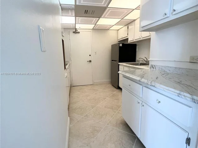 1000 west avenue # 1121, Miami Beach FL 33139