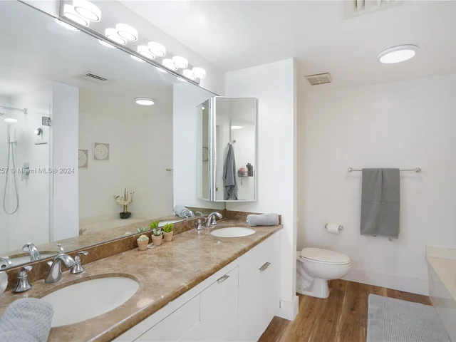 3610 Yacht Club Dr # 716, Aventura FL 33180