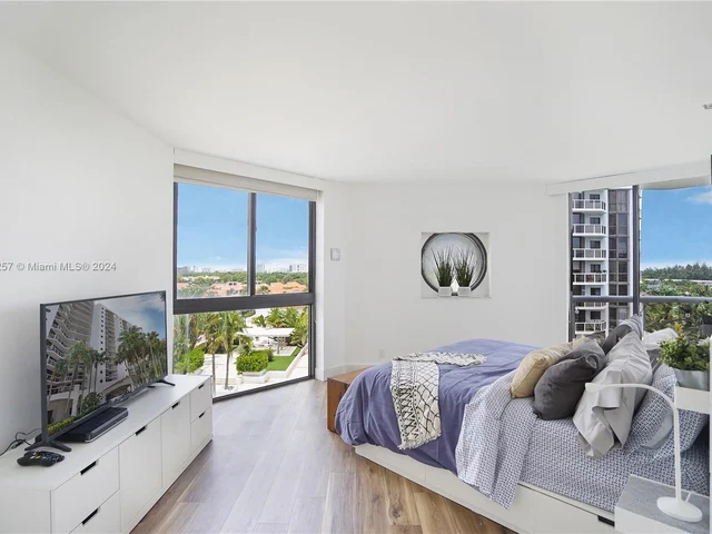 3610 Yacht Club Dr # 716, Aventura FL 33180