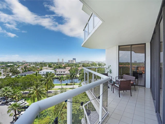 3610 Yacht Club Dr # 716, Aventura FL 33180