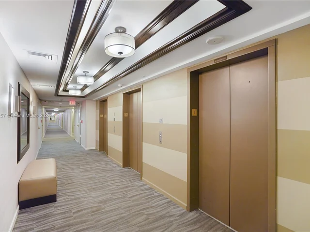 3610 Yacht Club Dr # 716, Aventura FL 33180