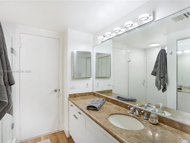 3610 Yacht Club Dr # 716, Aventura FL 33180