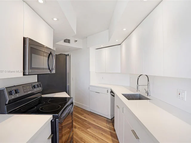 3610 Yacht Club Dr # 716, Aventura FL 33180