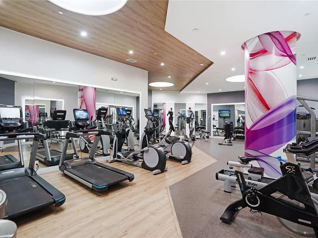 3610 Yacht Club Dr # 716, Aventura FL 33180