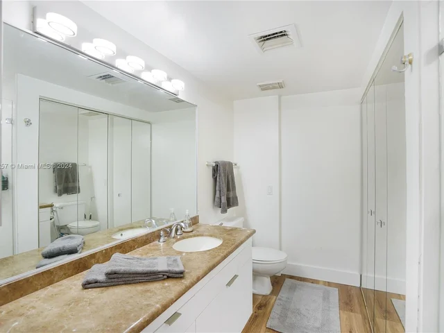 3610 Yacht Club Dr # 716, Aventura FL 33180