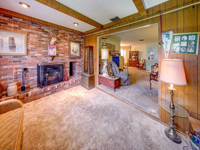 6920 SW 58th Ct, Davie FL 33314