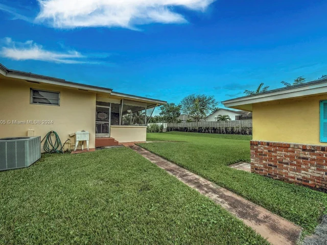 6920 SW 58th Ct, Davie FL 33314