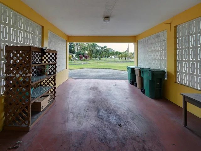 6920 SW 58th Ct, Davie FL 33314