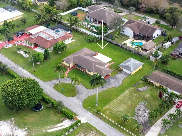 6920 SW 58th Ct, Davie FL 33314