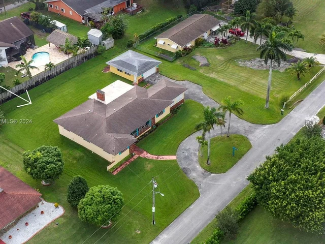 6920 SW 58th Ct, Davie FL 33314