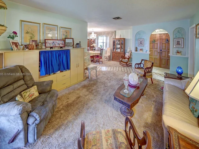 6920 SW 58th Ct, Davie FL 33314