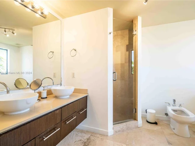 300 Majorca Ave # 404, Coral Gables FL 33134