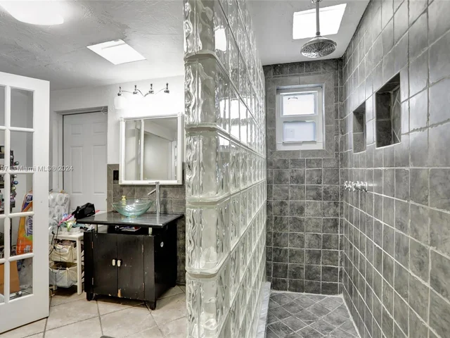 2462 Washington St, Hollywood FL 33020