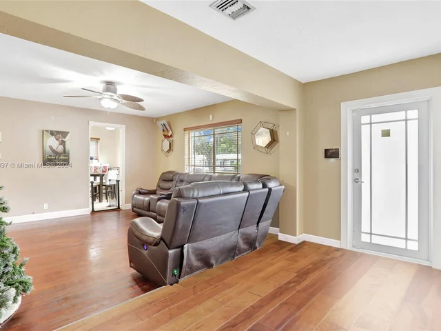 2462 Washington St, Hollywood FL 33020