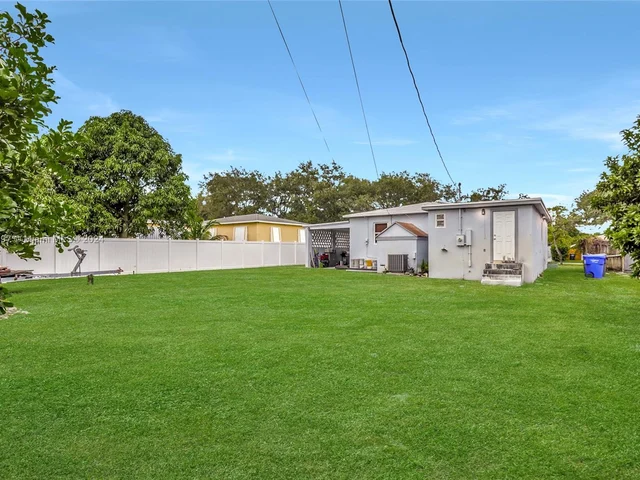 2462 Washington St, Hollywood FL 33020