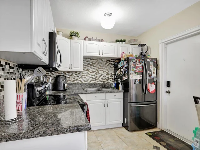 2462 Washington St, Hollywood FL 33020