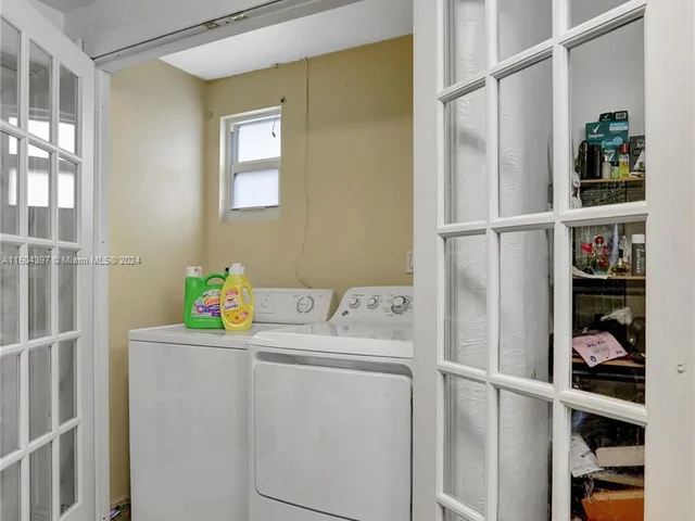 2462 Washington St, Hollywood FL 33020