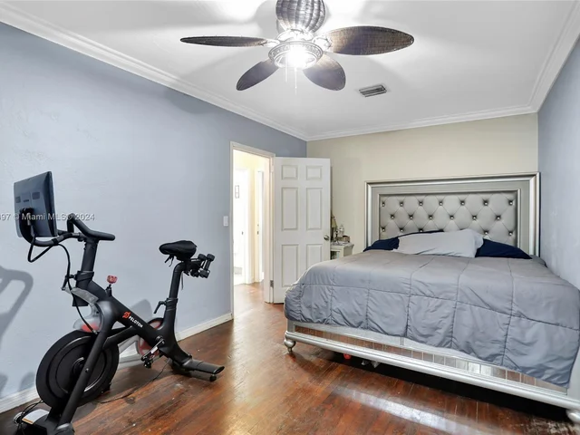 2462 Washington St, Hollywood FL 33020