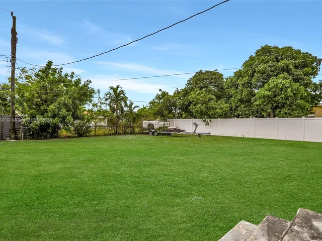 2462 Washington St, Hollywood FL 33020