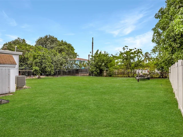 2462 Washington St, Hollywood FL 33020