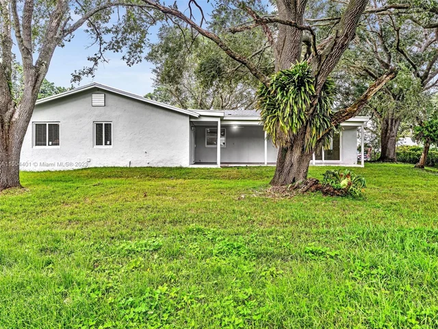 11600 NW 26th St, Plantation FL 33323