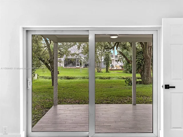 11600 NW 26th St, Plantation FL 33323