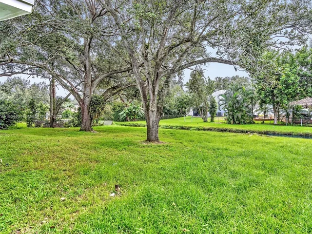 11600 NW 26th St, Plantation FL 33323