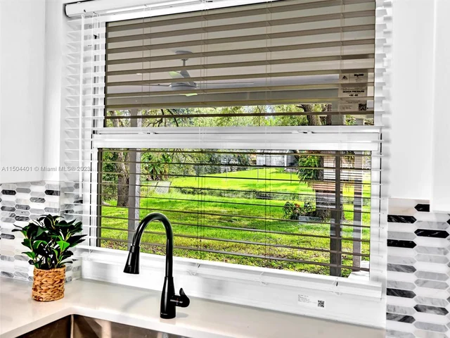 11600 NW 26th St, Plantation FL 33323