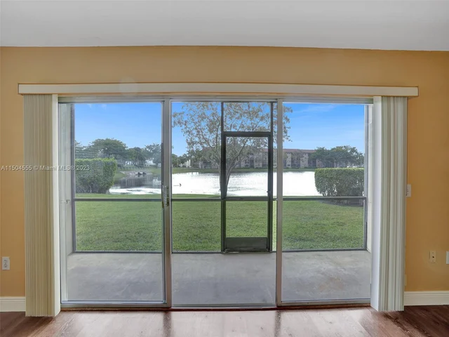 13700 SW 11th St # 101A, Pembroke Pines FL 33027