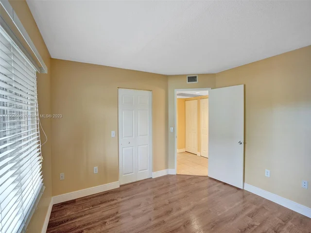 13700 SW 11th St # 101A, Pembroke Pines FL 33027