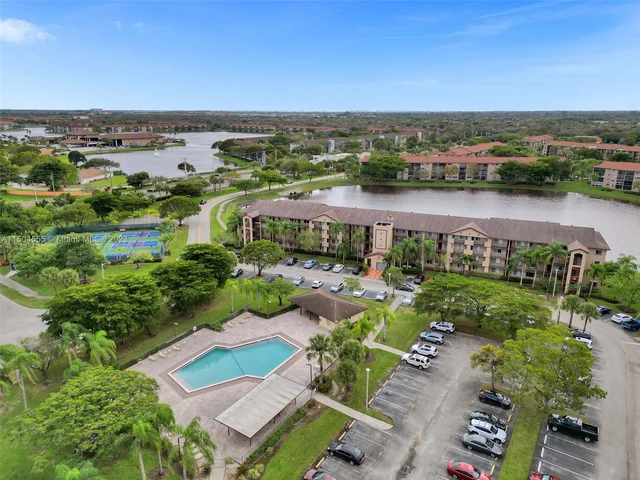 13700 SW 11th St # 101A, Pembroke Pines FL 33027