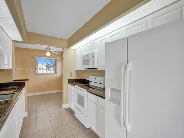 13700 SW 11th St # 101A, Pembroke Pines FL 33027