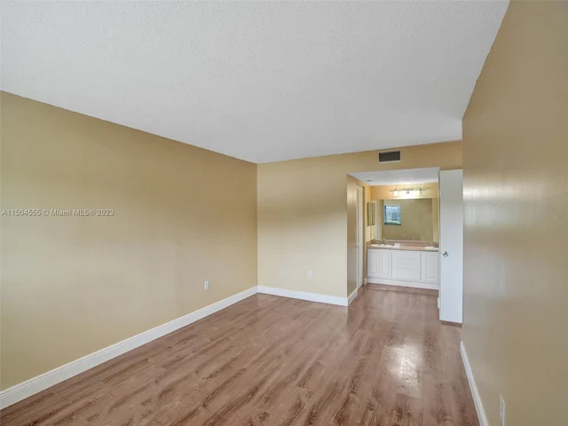 13700 SW 11th St # 101A, Pembroke Pines FL 33027