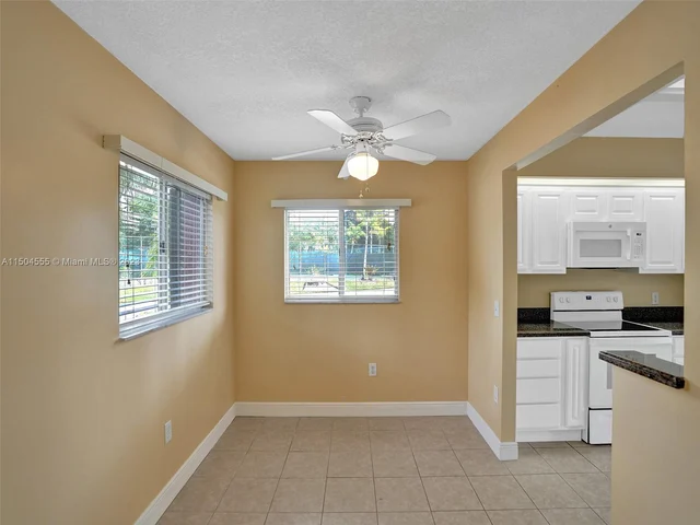 13700 SW 11th St # 101A, Pembroke Pines FL 33027