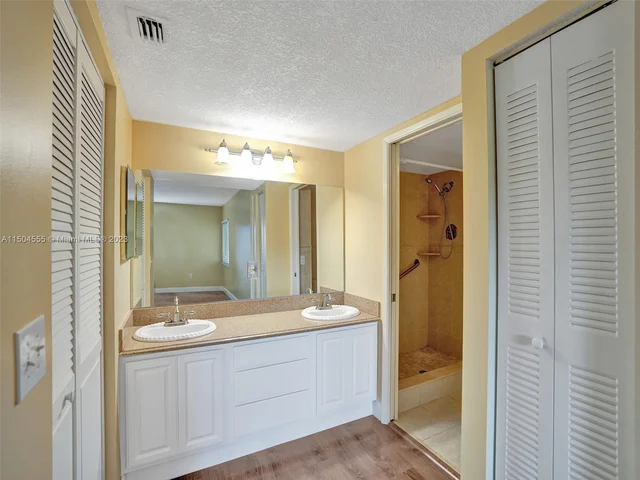 13700 SW 11th St # 101A, Pembroke Pines FL 33027