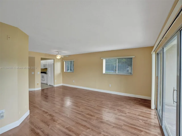 13700 SW 11th St # 101A, Pembroke Pines FL 33027