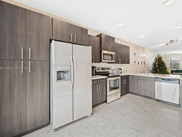 2398 SE 15th St, Homestead FL 33035