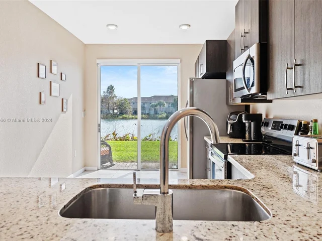 2398 SE 15th St, Homestead FL 33035