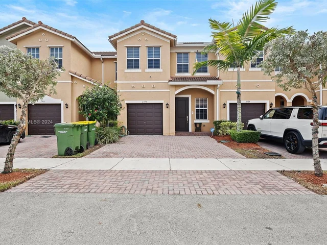 2398 SE 15th St, Homestead FL 33035