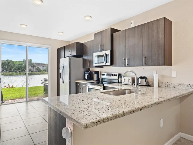 2398 SE 15th St, Homestead FL 33035