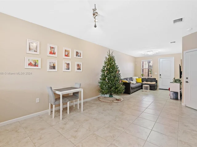 2398 SE 15th St, Homestead FL 33035