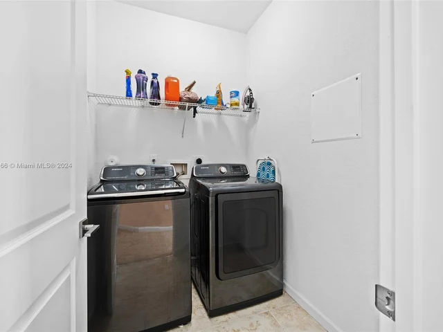 2398 SE 15th St, Homestead FL 33035