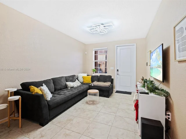 2398 SE 15th St, Homestead FL 33035