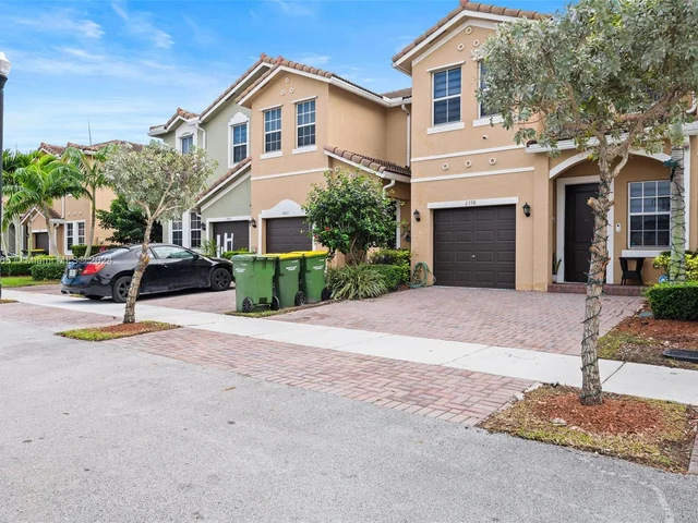 2398 SE 15th St, Homestead FL 33035