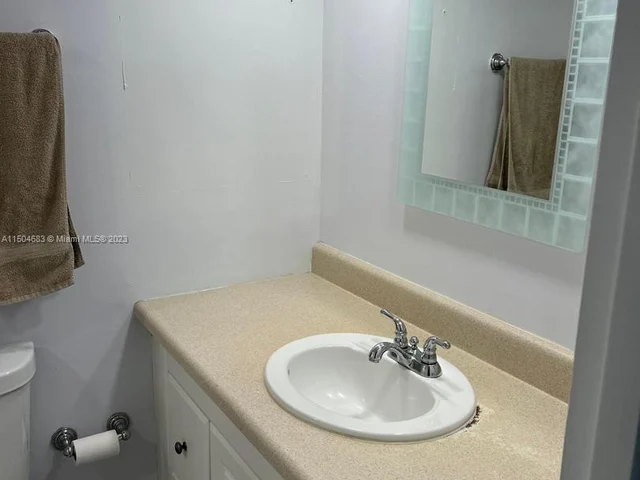 17570 Atlantic # 512, Sunny Isles Beach FL 33160