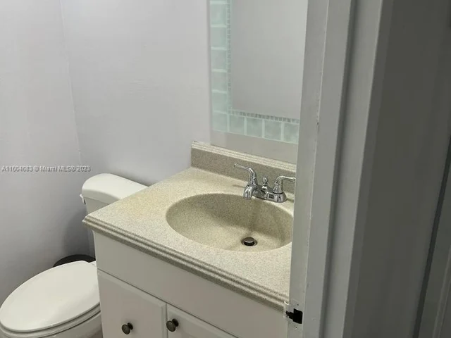 17570 Atlantic # 512, Sunny Isles Beach FL 33160